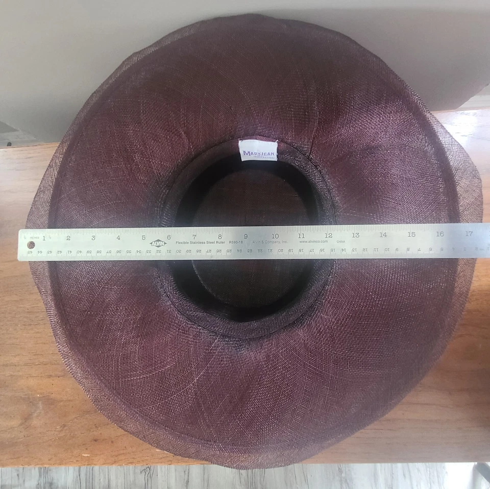 Sombrero victoriano vintage con rosas rojas y plumas negras para mujer Foto 3 de 4