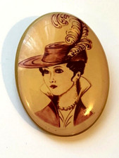 Broche Vintage Ronde En Forme De Chapeau - Résine Crème - Parfait état