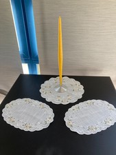 2 ovale + 1 rundes Deckchen_Champagnerfarben_blumige Stickerei + Lochmuster_#D32