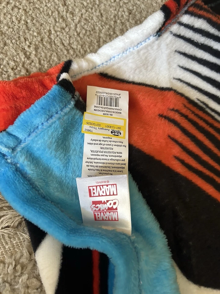 Marvel Avengers Blue Circle Fleece Plush Reversible Throw - Image 2 of 2