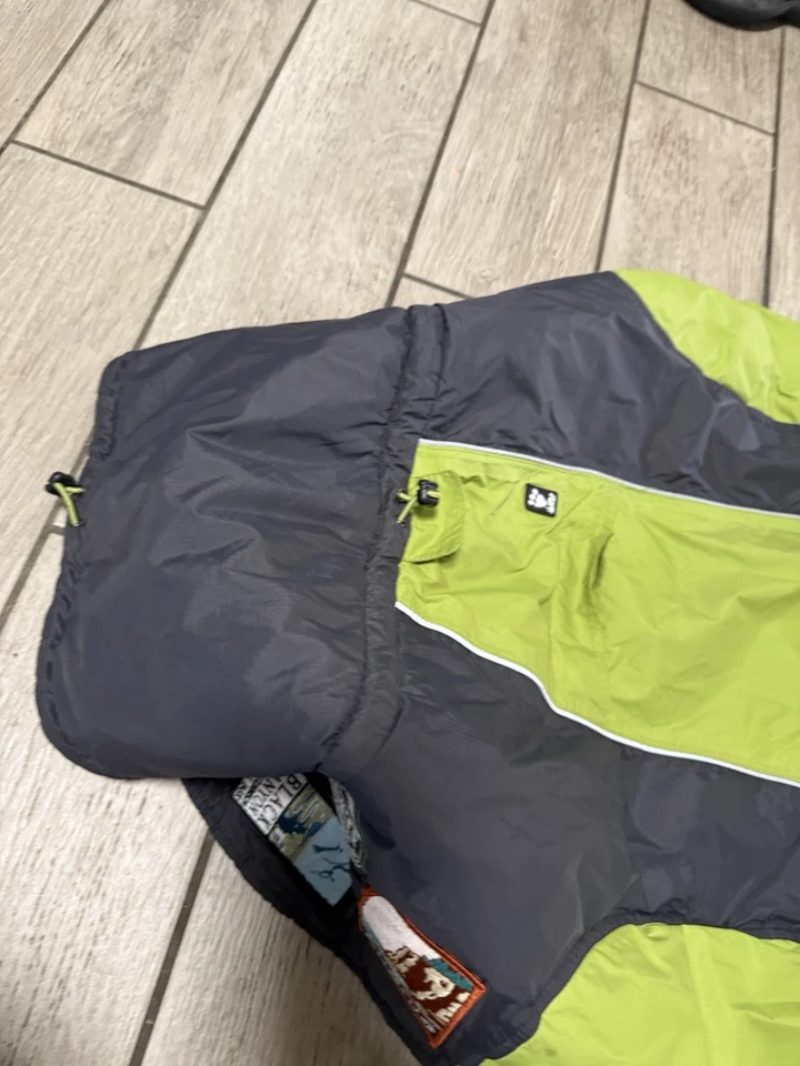 Hurtta Houndtex Dog Parka 26” (65cm) com adesivos Yosemite, Mt. Rainier, Blk Cyn - Imagem 2 de 4