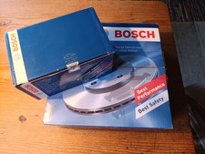 BOSCH BREMSSCHEIBEN +BELÄGE VORNE FÜR AUDI A1 SEAT SKODA FABIA 2 3 VW POLO 6R