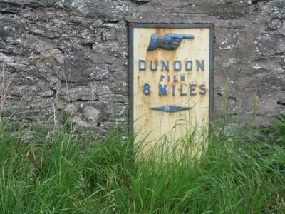 Photo A3 Milestone at Toward Quay Craigmore/NS1065 On the cul-de-sac th c2017