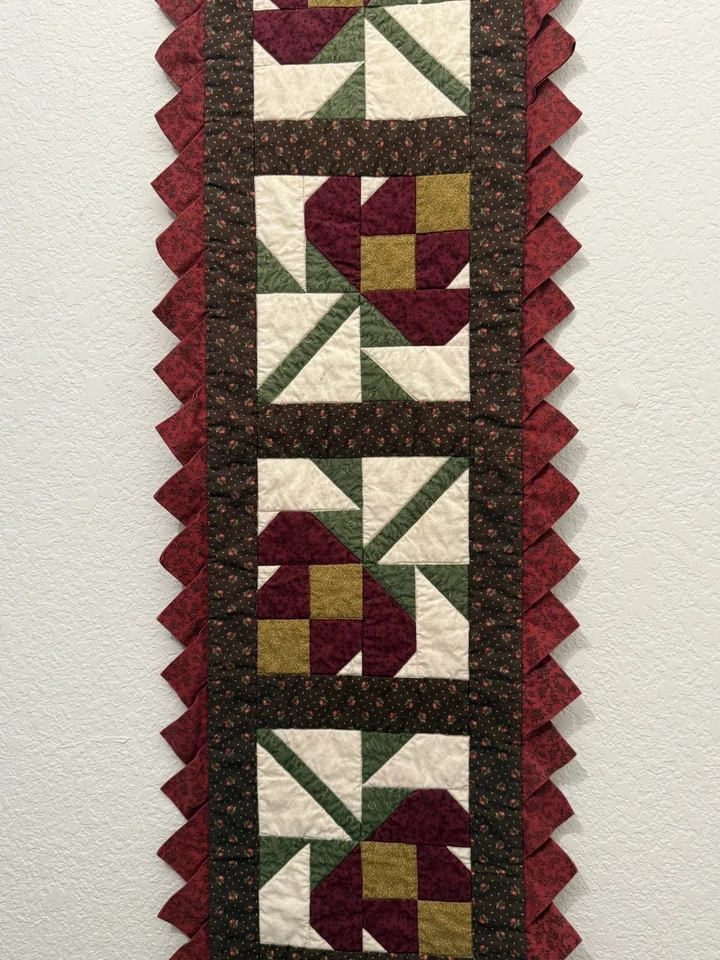 Corredor de mesa de vacaciones acolchado - Hecho a mano - Rojo, verde, ¡festivo! Foto 3 de 4