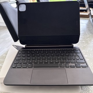 Apple Magic Keyboard für iPad Pro 11 Zoll Britisches Englisch Schwarz (MWR23B/A)