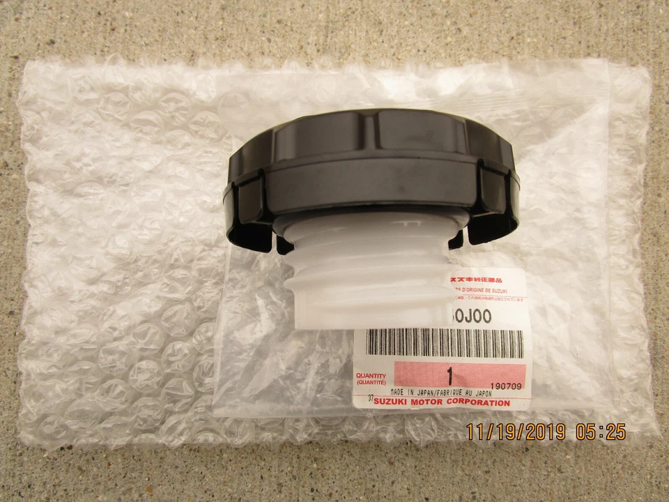 99 - 03 SUZUKI GRAND VITARA 4D SUV FUEL TANK FILLER GAS CAP BRAND NEW - Image 3 of 3