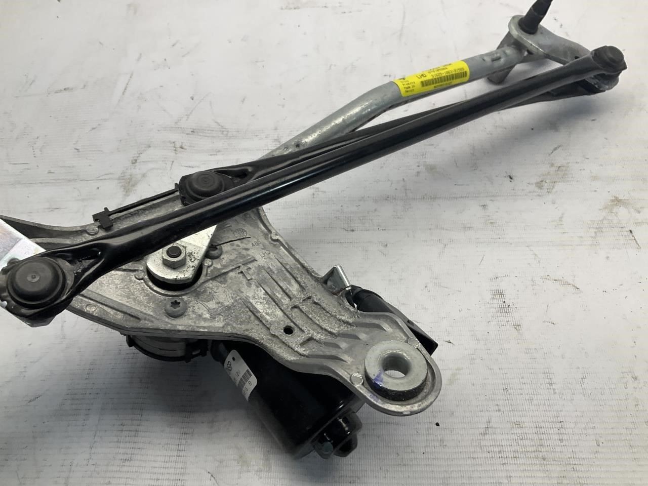 14-24 Maserati Ghibli Front Windshield Wiper Linkage w/ Motor Q