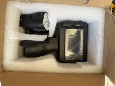 Handheld inkjet printer prints expiration date, batch number, digital brand logo