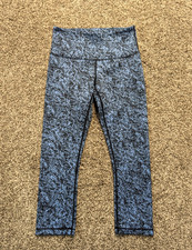 Kirkland Signature Women's Blue and Black Capri Leggings- Small