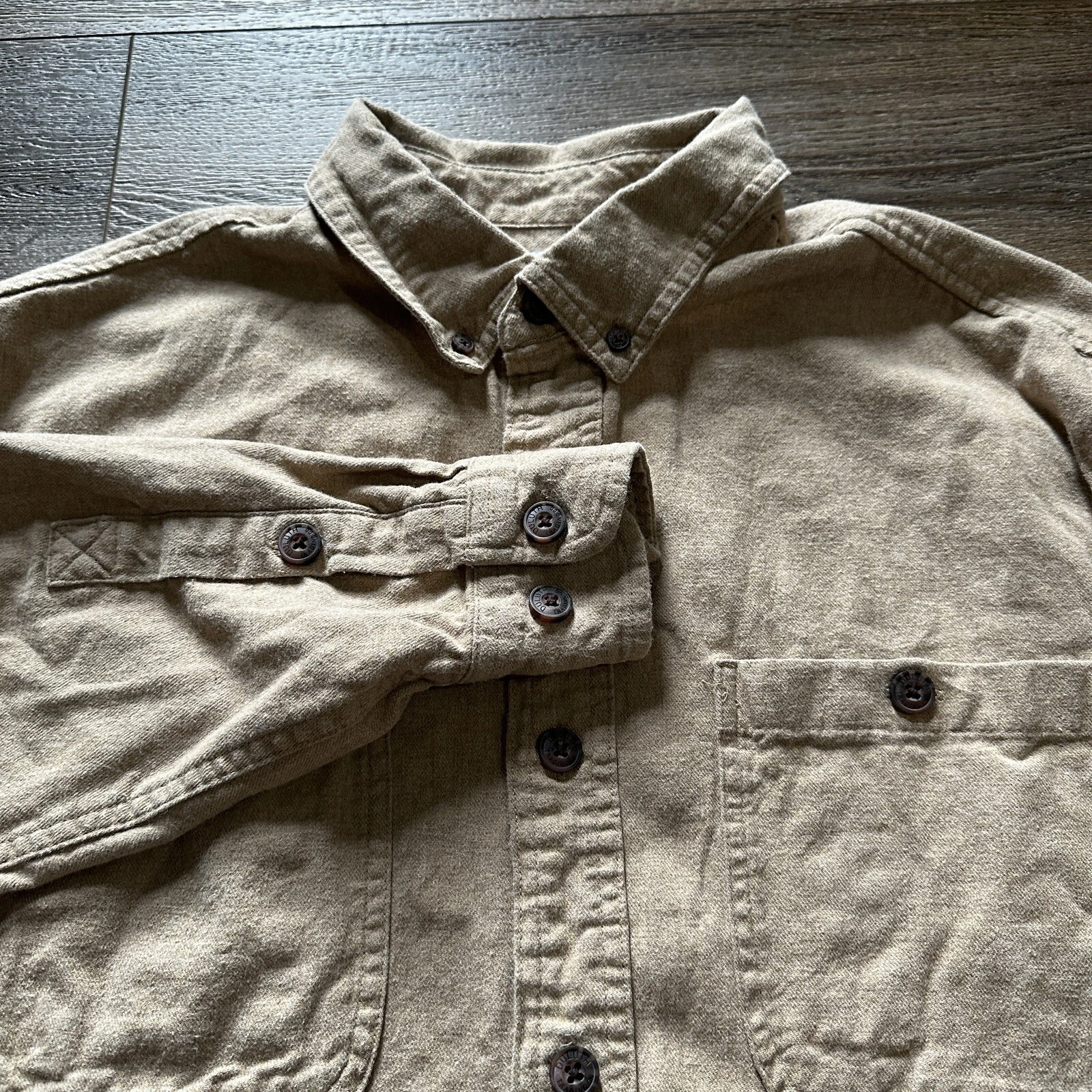 Duluth Trading Mens Large Relaxed Fit Button Up Tan Plaid Pockets Outdoors Shirt