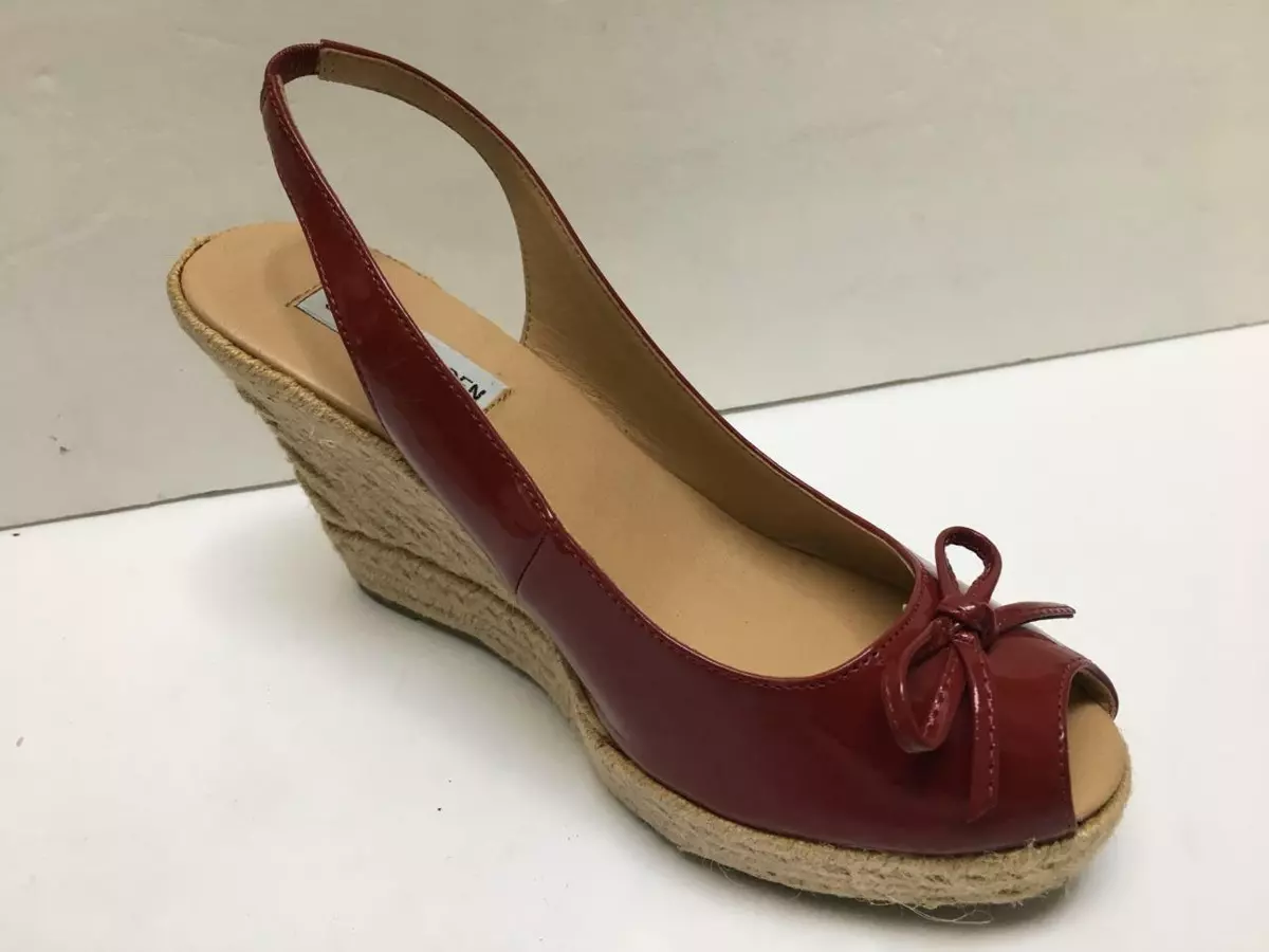 Steve madden deals taupe wedges