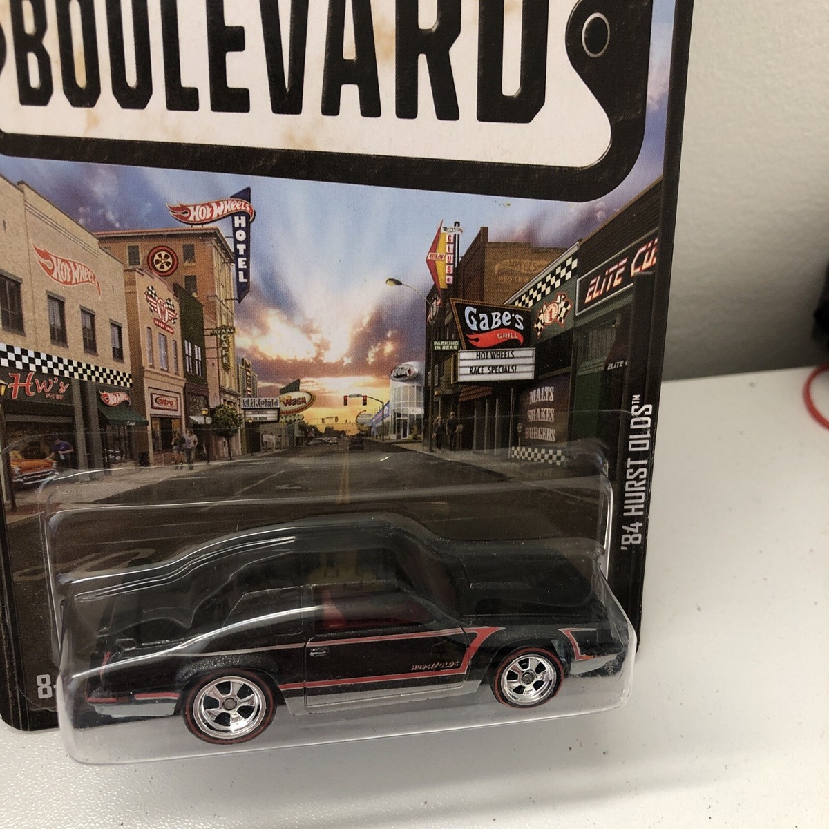 NOS ~ HOT WHEELS 2012 '84 Hurst OLDS BOULEVARD Real Riders Red