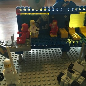 Space LEGO Classic Beta-1 Command Base (6970)