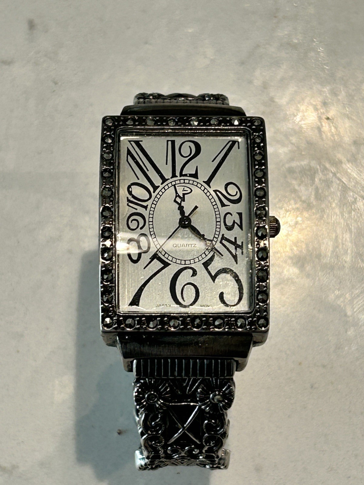 Vintage Rectangular Quartz Watch with Decorative … - image 2