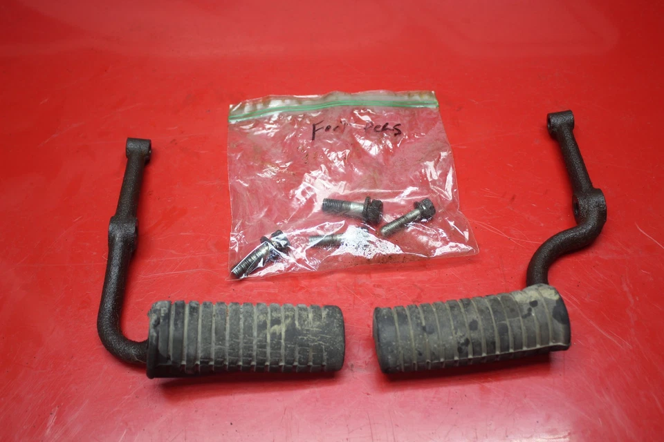 Suzuki T250 1971 reposapiés delanteros par de clavijas Foto 2 de 4