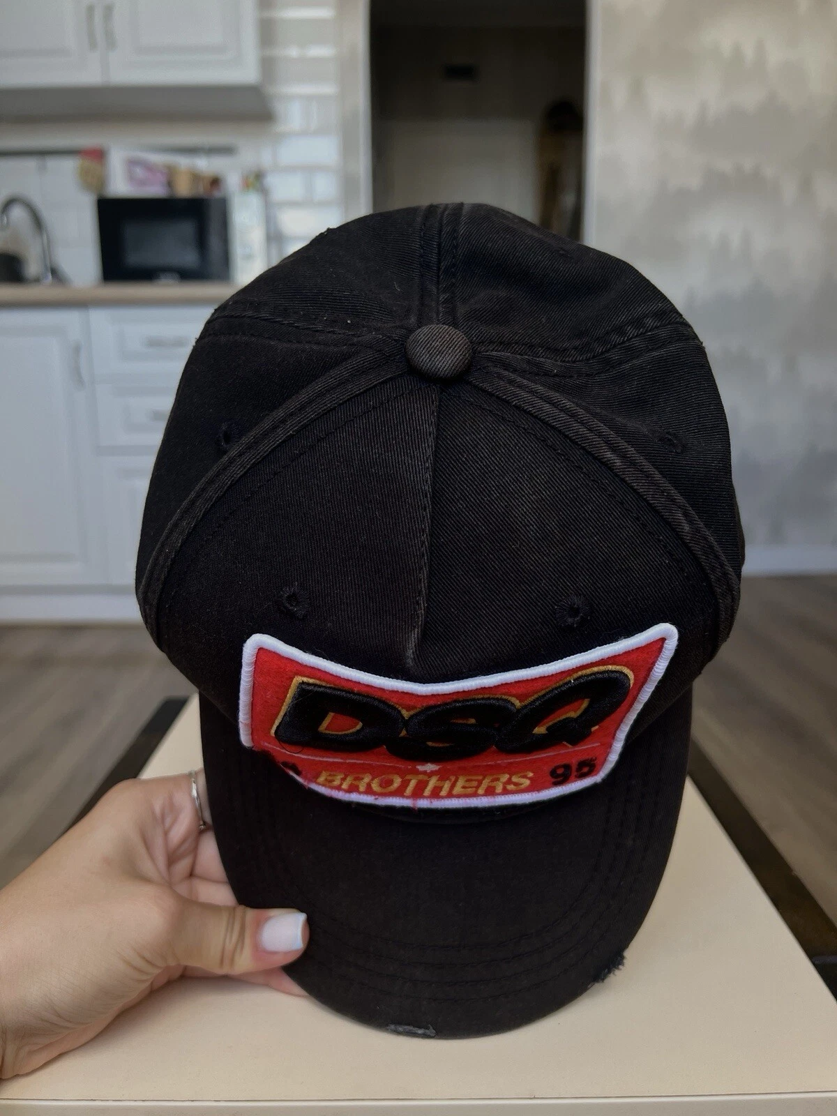 DSQUARED2 Cappellino in cotone nero con grande logo