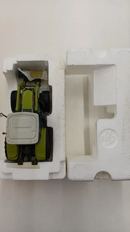 Kyosho 1/32 Claas Ares 577 Atz Front Loader - Image 3 of 4