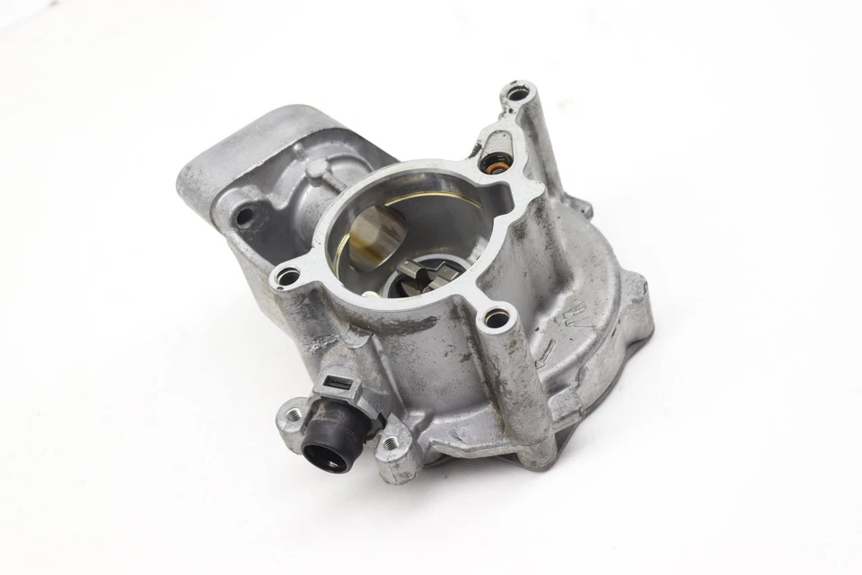 AUDI A6 2016-2018 2,0 L - Bomba de vacío 06L145100F Foto 2 de 4