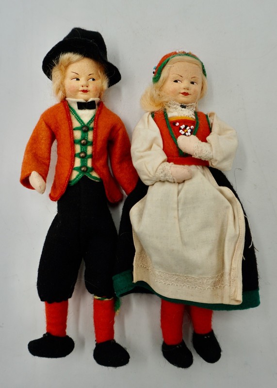 Vintage Norwegian Costume Couple by Ronnaug Petterssen