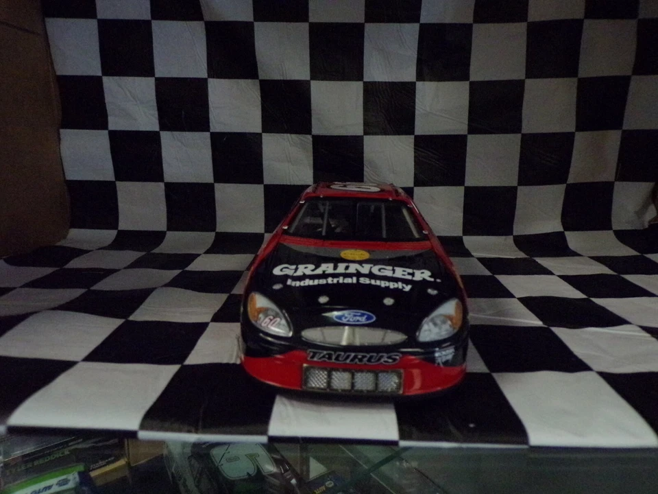 Team Caliber Preferito Greg Biffle 2002 # 60 Grainger 1:24 1 Di 5.460 - Immagine 2 di 4