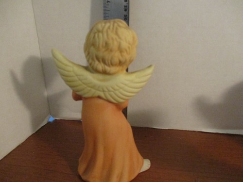 HOMCO 6" Porcelain ANGEL PLAYING A VIOLIN FIGURINE - Picture 4 of 5