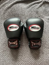 Guantoni da boxe Twins BGVL3 in pelle nera Muay Thai 14 oz guanti da sparring allenamento
