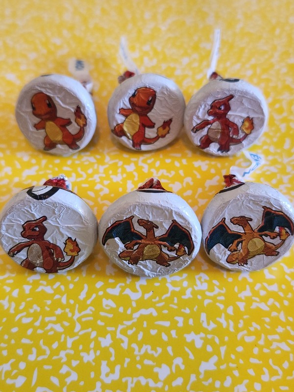 Hersheys Kisses Special Edition - POKEMON - charmander charizard  (6 Pieces) (2)