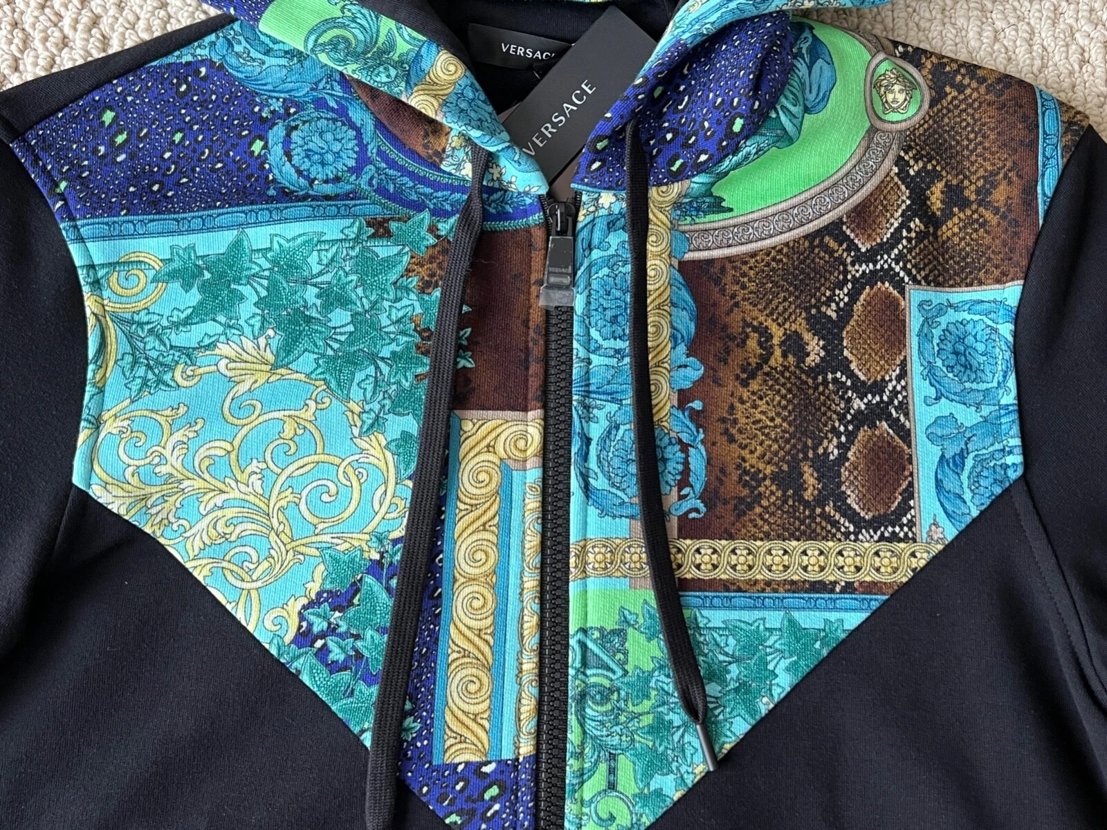Giacca con cappuccio e zip nera logo Versace Barocco Barocco Snake Medusa nuova con etichette taglia S $1475