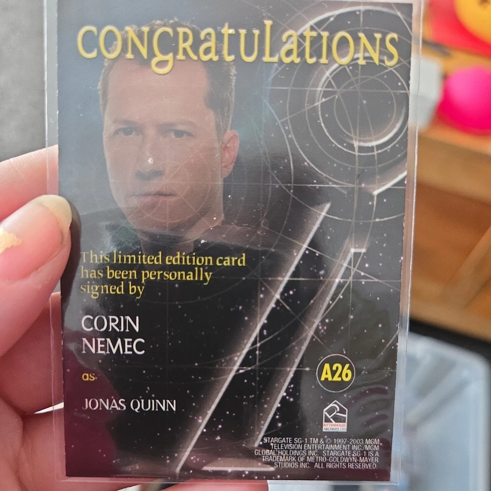 STARGATE SG-1 SEASON 6 - A26 CORIN NEMEC (JONAS QUINN) AUTOGRAPH CARD - Image 2 of 2