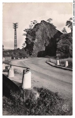 CAR-AEUP1-0032-08 - REVIN - La roche a faulx