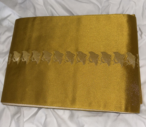 Double-sided hanhaba obi, gold and white with chidori and feather pattern
