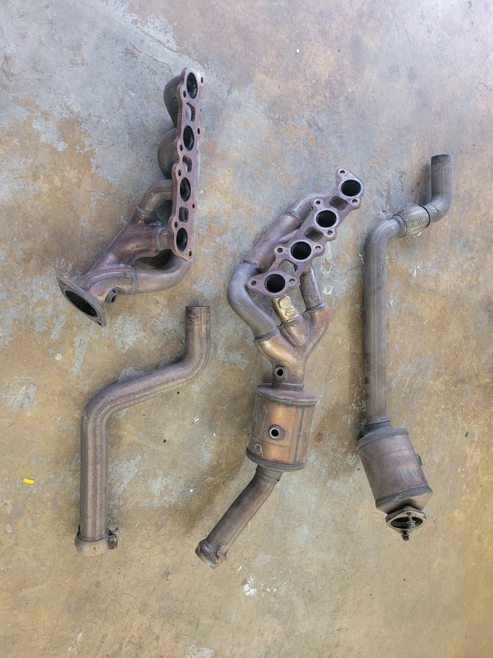 Colector de cabezal de escape con tubos y gatos pieza original para Ford Mustang Foto 2 de 3