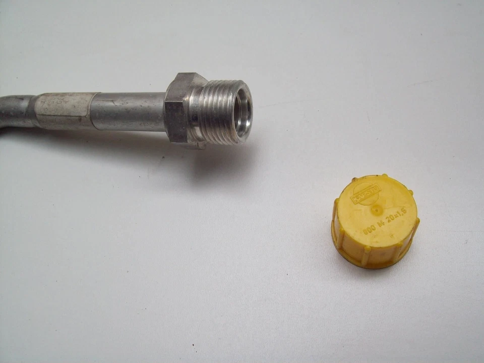 Tubo refrigerante original Audi A4 Avant 8D2260709M 1997-2001 Foto 3 de 3