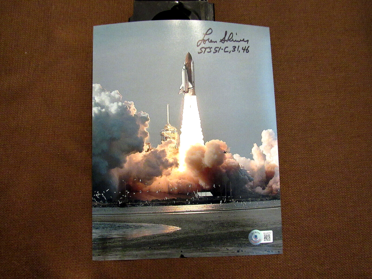 LOREN SHRIVER STS-51-C, 31, 46 SHUTTLE ASTRONAUT SIGNED AUTO PHOTO