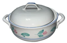 Capri 1.5 Quart Round International China Stoneware Covered Casserole Dish