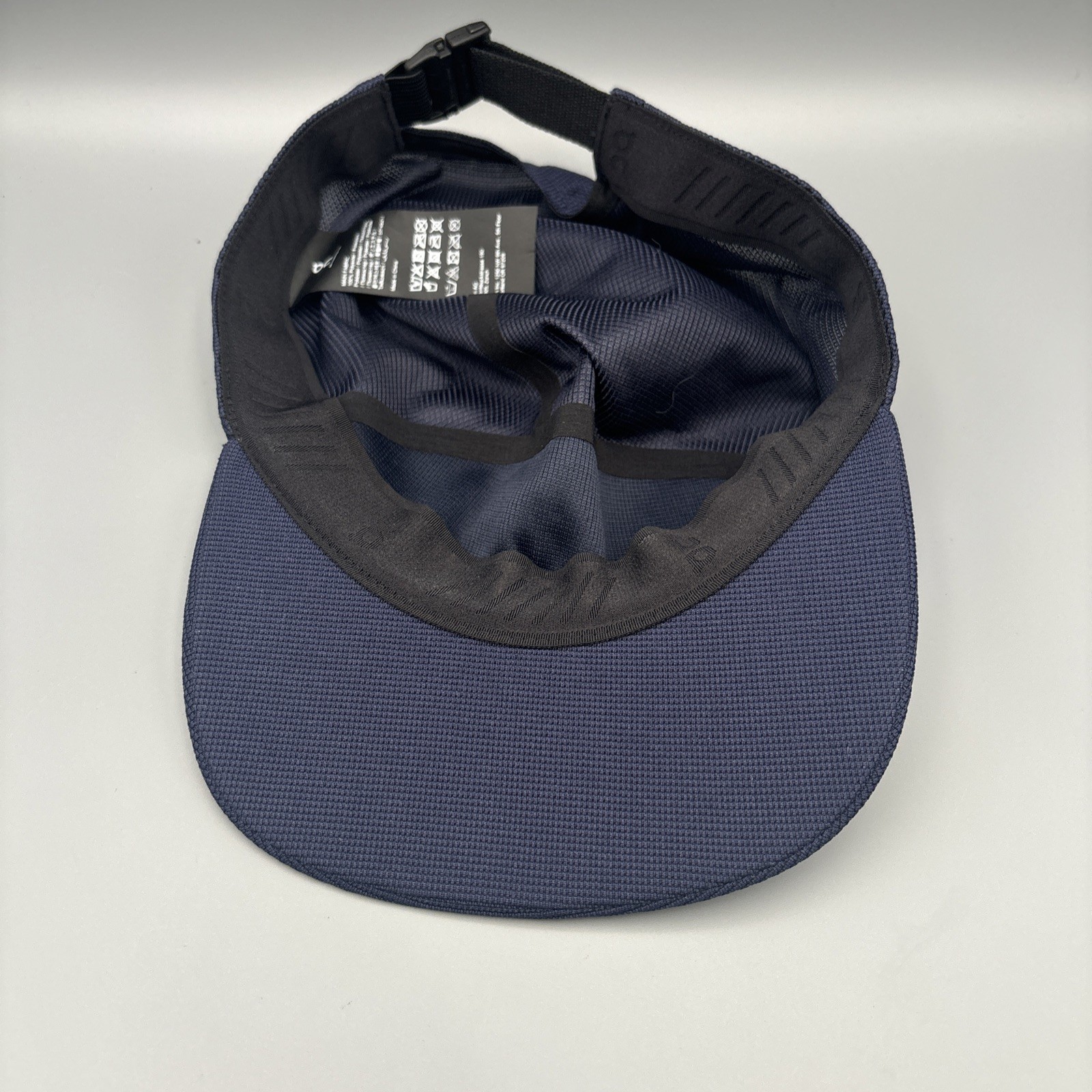 On Cloud Lightweight Running Hat Strapback Adjust… - image 5