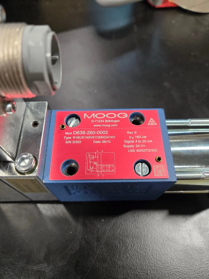 Moog D638-260-0002 Servo valve CAN + Profibus DP - Bild 2 von 3