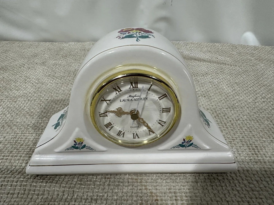 Reloj Estante Laura Ashley Perfumes Cuarzo Abrigo - Porcelana Floral De Colección Funciona Foto 2 de 4