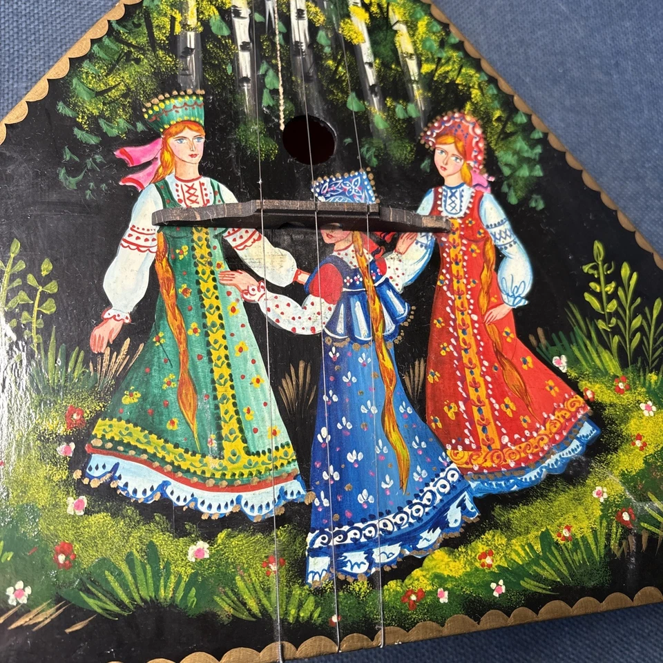 复古原版俄罗斯民谣乐器 Balalaika 3 弦手绘 — 第 2/4 张图片