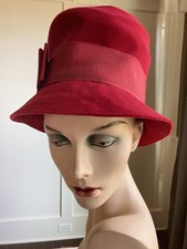 VTG 60s LOVELY SCARLET RED VELVETEEN CLOCHE HAT for HOLIDAYS