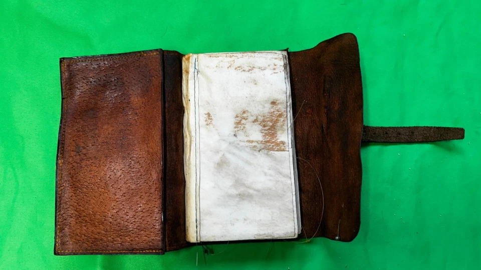 Vintage Hardy Bros Ltd Alnwick Leather Leader Fly Wallet. - Image 4 of 4