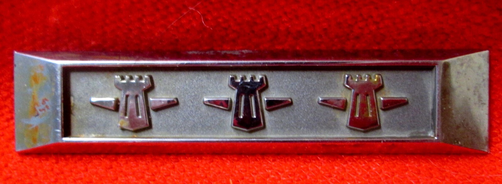 1968 Chrysler Newport Interior Door Panel Emblem Part #2789790 icszu7