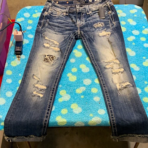 Miss Me Signature Cropped Jeans Womens 29x29 Distressed Embroidered Blue