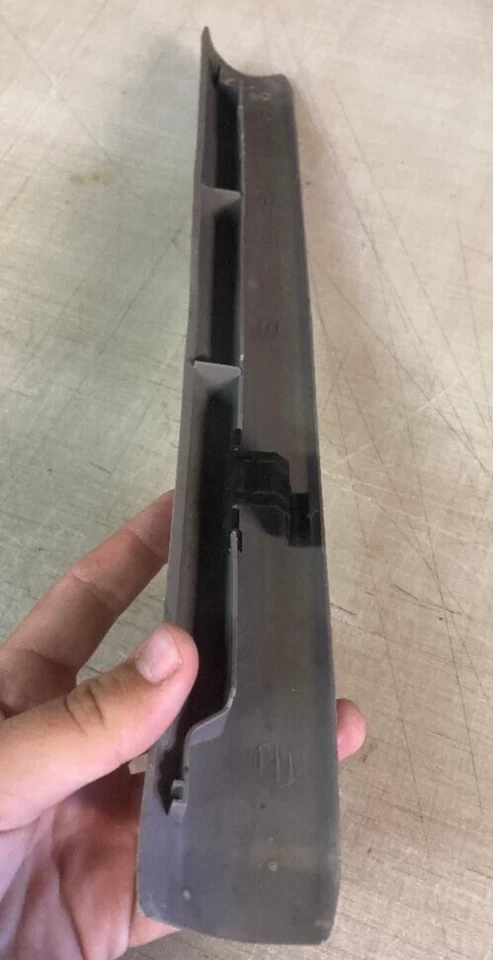 2003-2005 BUICK CENTURY ЛЕВЫЙ ЗАДНИЙ ПОРОГ ПЛАСТИНА P/N 10405441 ПОДЛИННЫЙ OEM GM ДЕТАЛЬ - Изображение 4 из 4