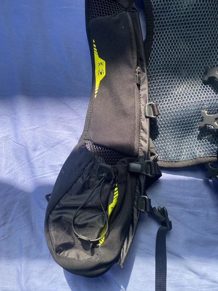 Amphipod Purerun Freeform Soft-Tech Hydration Vest Black Trail Running w/Bottle! - Image 3 of 4