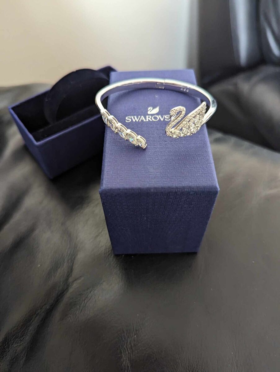 SWAROVSKI Swan Lake Sparkling Crystals Bangle, Bracelet SWAROVSKI Swan Lake Sparkling Crystals Bangle, Bracelet