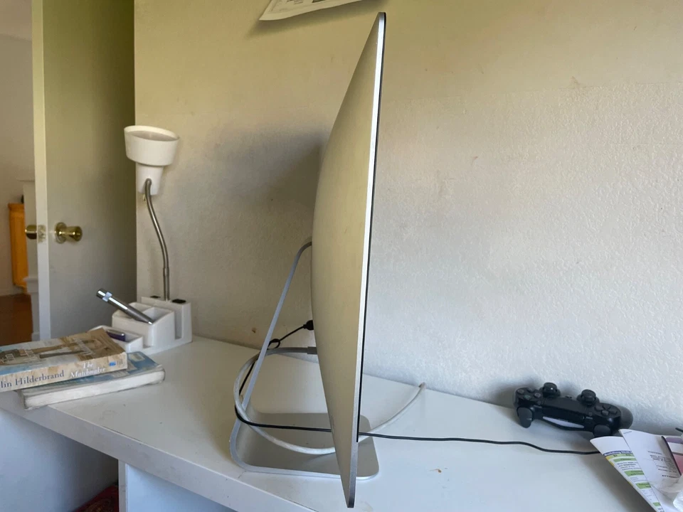 IMAC (1TB FUSION Intel core I5 6th gen 3 GHZ 8GB RAM 4K retina 21.5 inch) Silver - Image 2 of 4