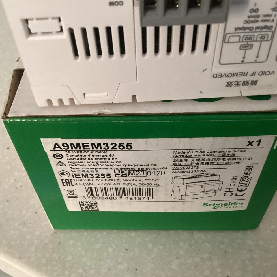 Schneider Electric A9MEM3255 Energy Meter - Image 4 of 4