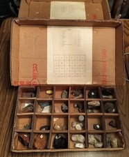 Vintage Rock Mineral Kit, 48 Specimans. Estat...
