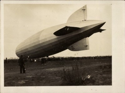 Photo airship LZ 127 Graf Zeppelin landing - 11442643